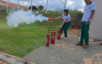 Policlínica de Formosa aborda proteção contra incêndio na SIPAT